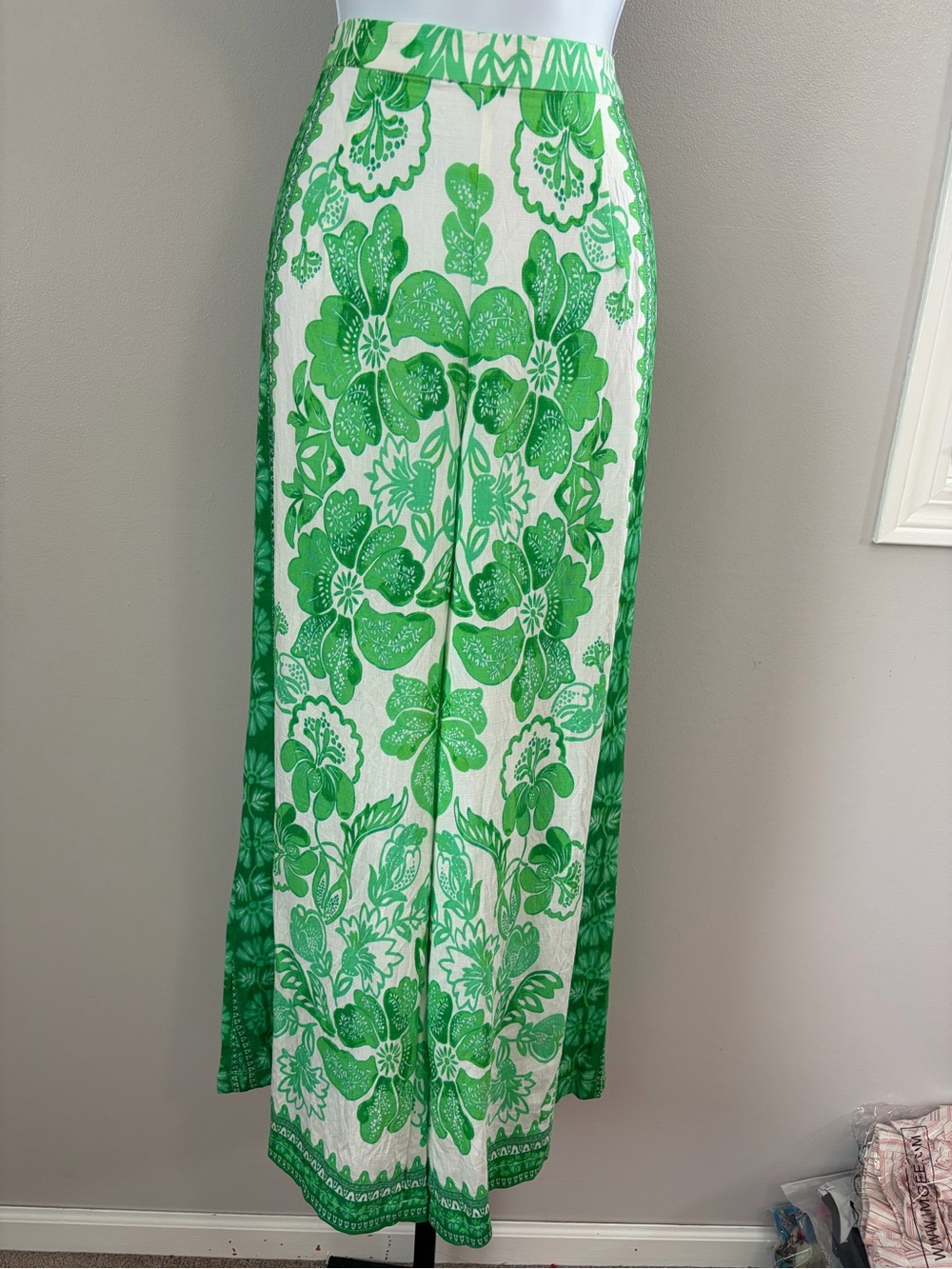 NWT Umgee Green and White Floral Wide Leg Pants